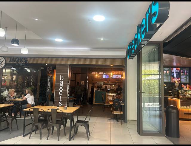 166M² BUILDING TO LET IN RONDEBOSCH